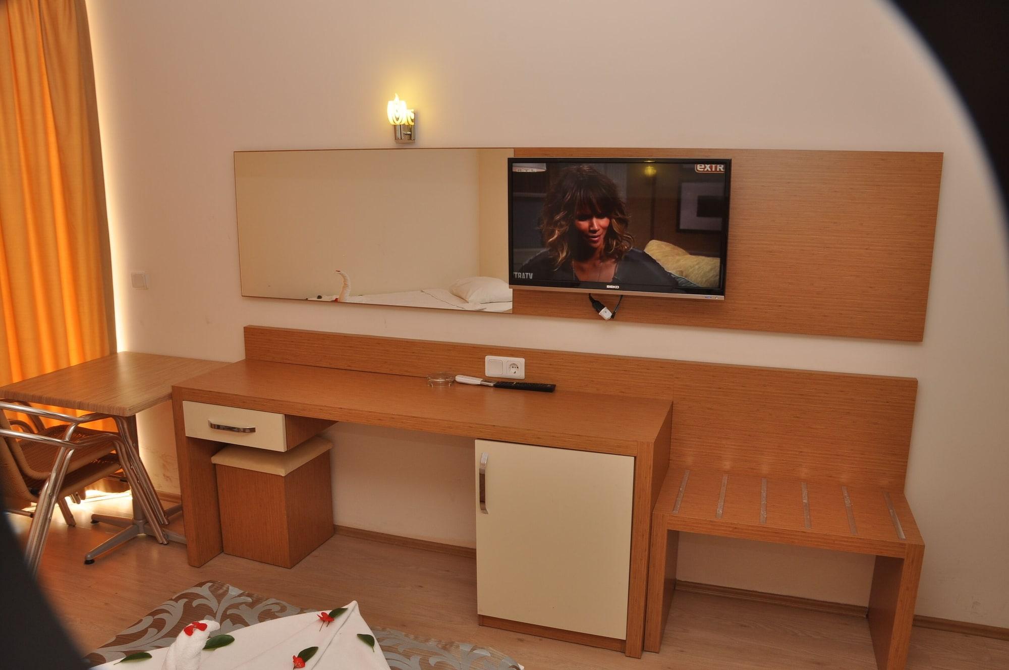 Grand Ati̇Lla Hotel 阿拉尼亚 外观 照片