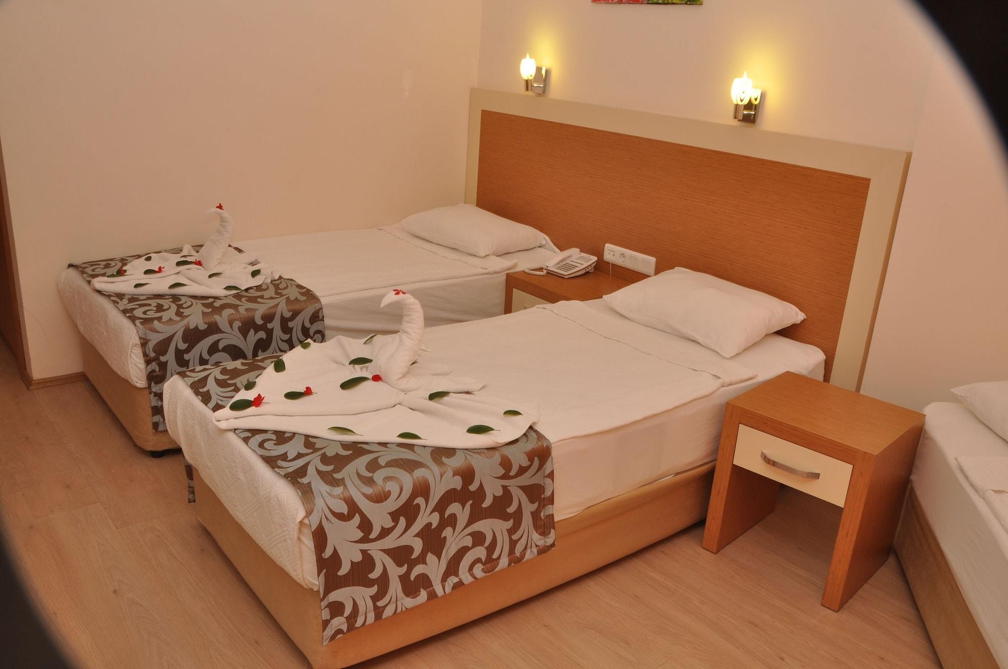 Grand Ati̇Lla Hotel 阿拉尼亚 外观 照片