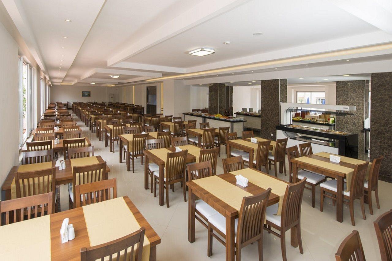 Grand Ati̇Lla Hotel 阿拉尼亚 外观 照片