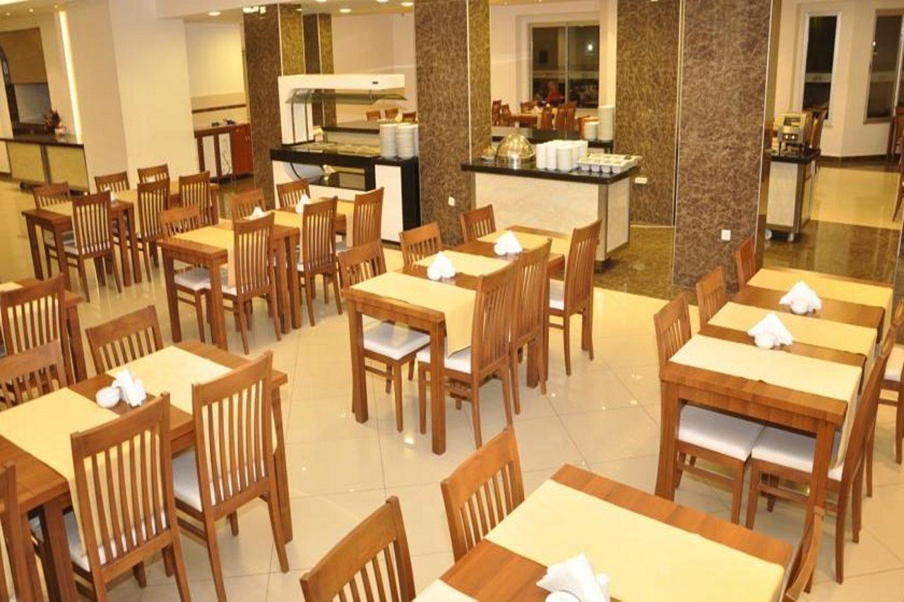 Grand Ati̇Lla Hotel 阿拉尼亚 外观 照片