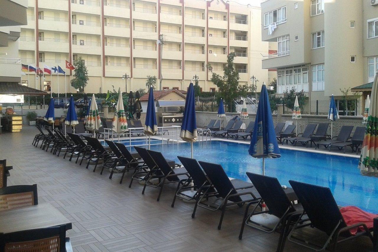 Grand Ati̇Lla Hotel 阿拉尼亚 外观 照片