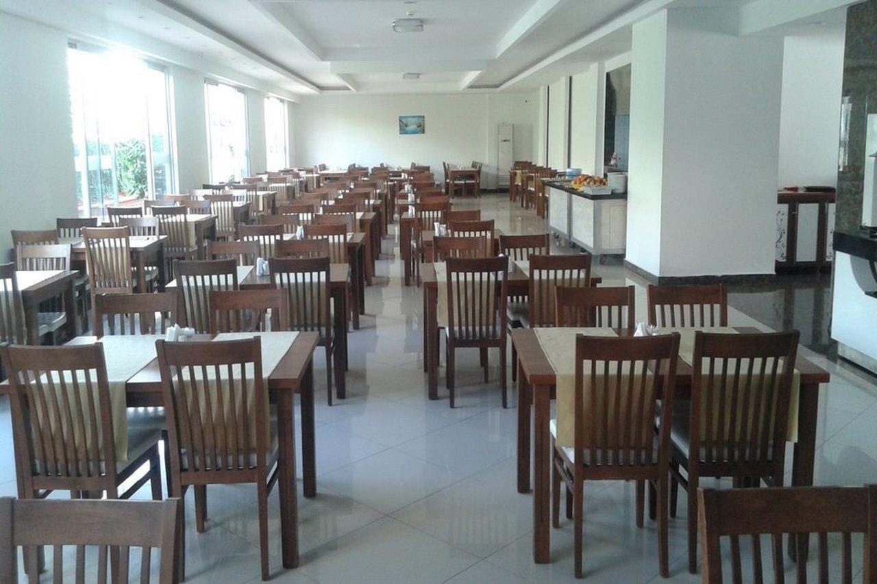 Grand Ati̇Lla Hotel 阿拉尼亚 外观 照片