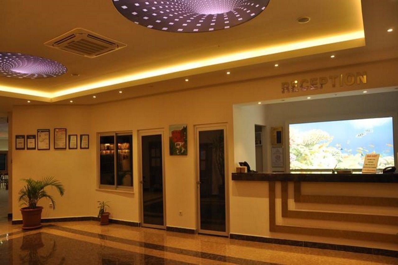 Grand Ati̇Lla Hotel 阿拉尼亚 外观 照片