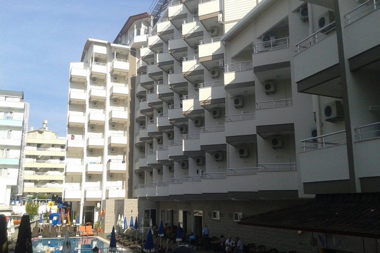 Grand Ati̇Lla Hotel 阿拉尼亚 外观 照片